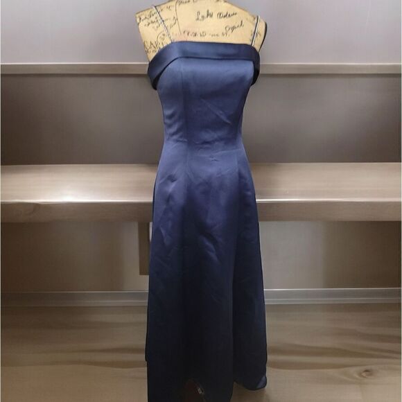 Amy Lee Navy Blue Prom Gown Size 6 - Picture 1 of 7
